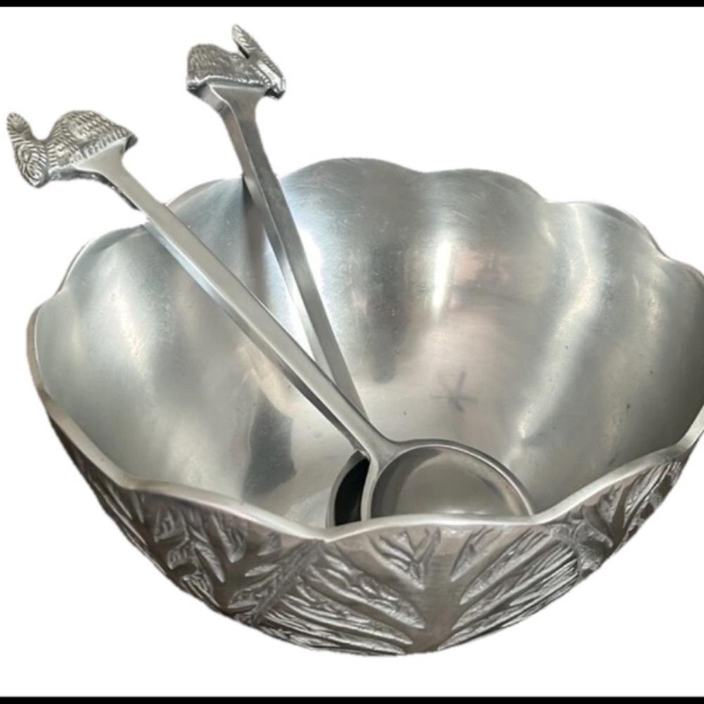 Decorative Scalloped Salad Bowl/Bunny Serving Fork and Spoon
